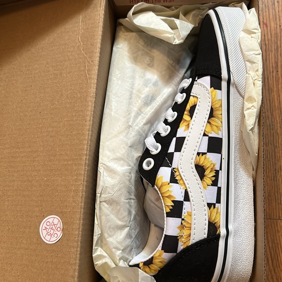 vans - Picture 2 of 2